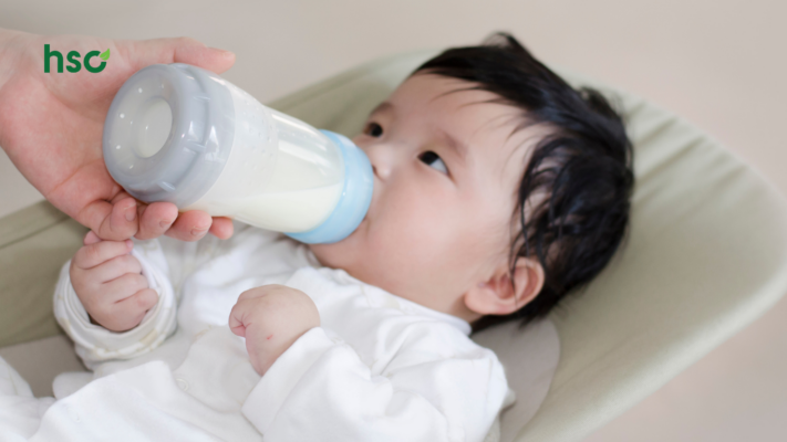 Bé dễ hợp tác với sữa nhạt mát